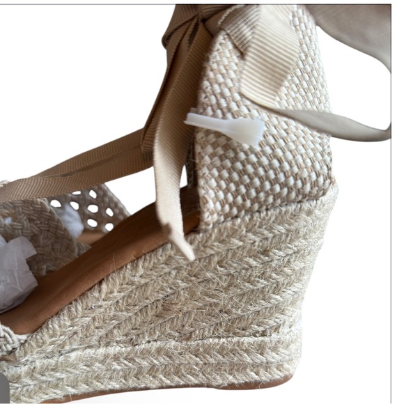 NWOT Bamboo Going On Your Way Beige Espadrille Wedges Size 8 - Picture 10 of 14